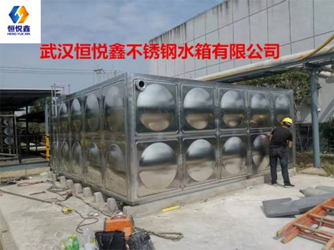 不銹鋼保溫水箱施工現場